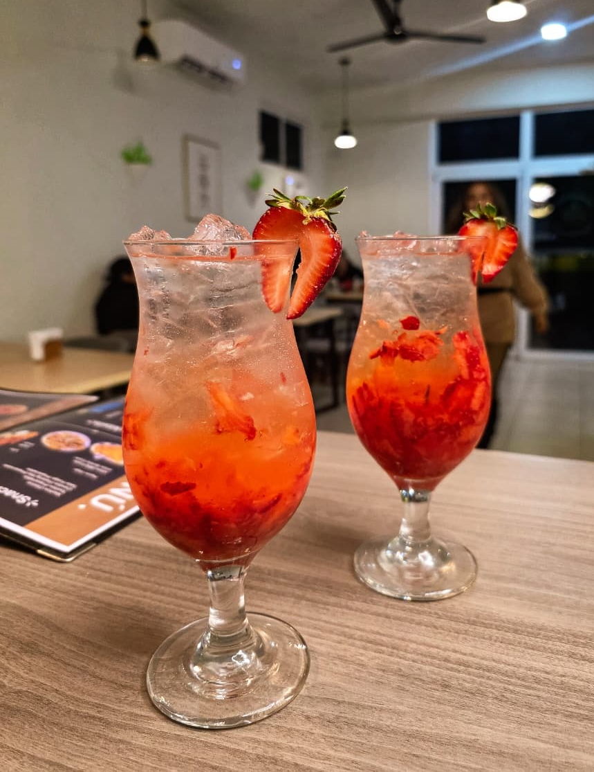 Mojito de Fresa con Hierbabuena